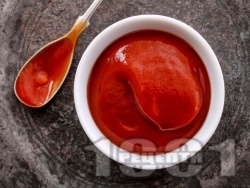 Оригинална рецепта за домашен кетчуп с доматен сок, нишесте и сос Уорчестър - снимка на рецептата